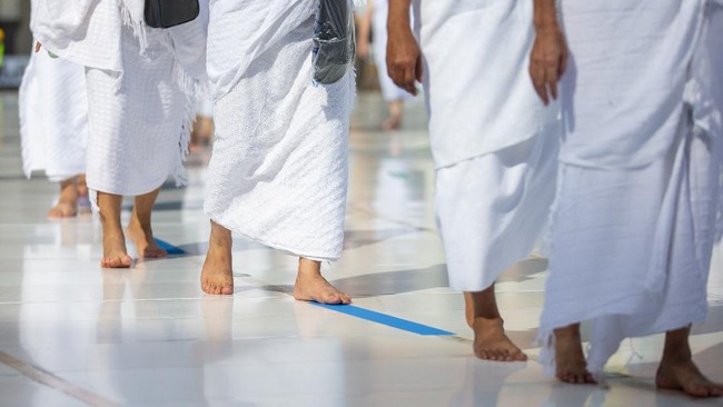 Pengertian Pakaian Ihram: Perbedaan Ketentuan Laki-Laki dan Perempuan